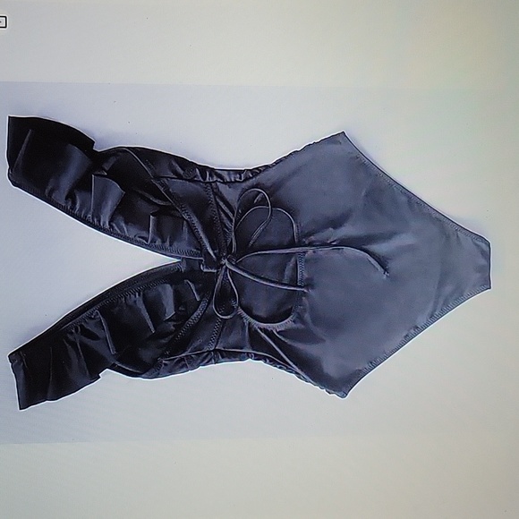 Cupshe black ruffled one piece swimsuit V neck lace up back Large New - Picture 4 of 12